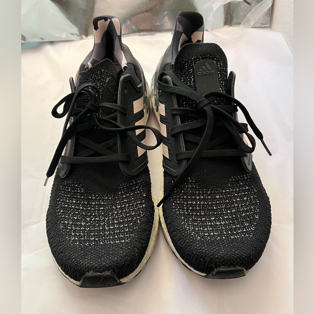 Adidas UltraBoost - Picture 2 of 9